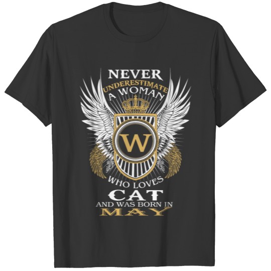 Never underestimate a woman who loves cat T-shirt