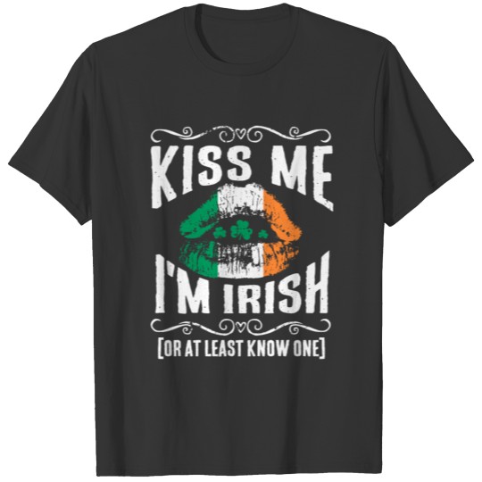 Kiss me I'm Irish Flag Lips Gift for St.Paddys T-shirt