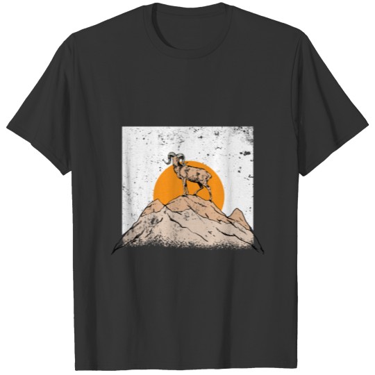 capricorn on mountain gift T-shirt