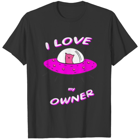 A sweet little cat on the ufo T-shirt