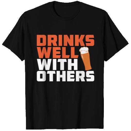 Drinks well with others for beer glass vector T Shirts