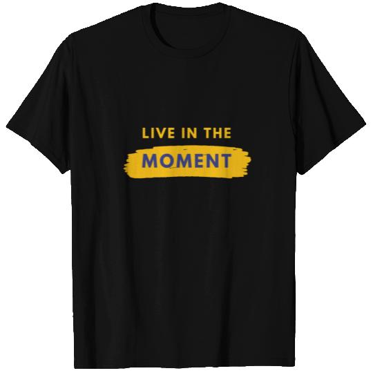 live in the moment T Shirts