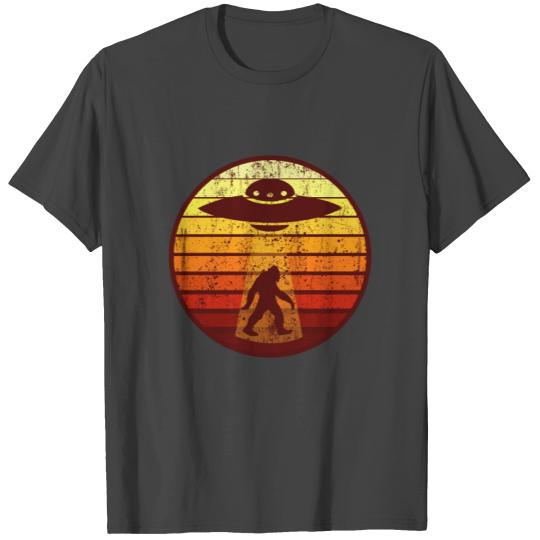 UFO AND BIGFOOT Retro Sci-Fi Alien Space Gift T Shirts
