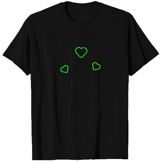Snipping hearts Korean Pop T Shirts
