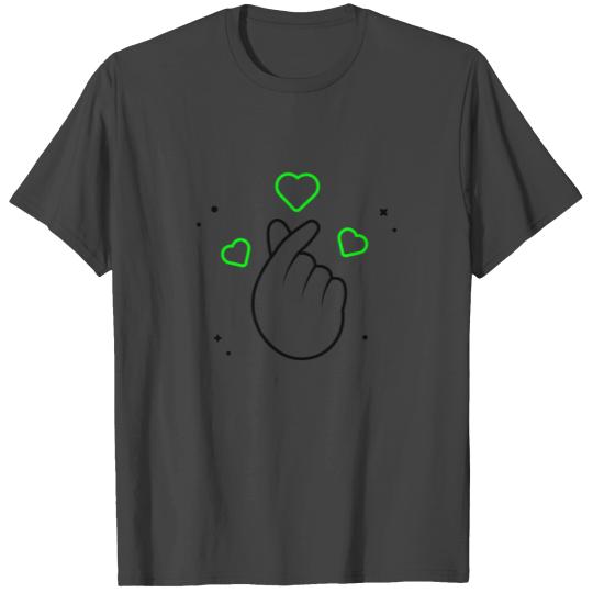 Snipping hearts Korean Pop T Shirts