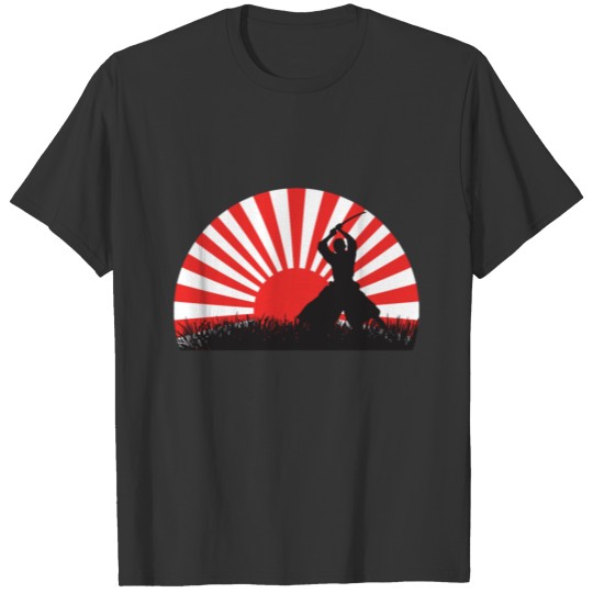 Red sun japanese samurai infront red sun T-shirt