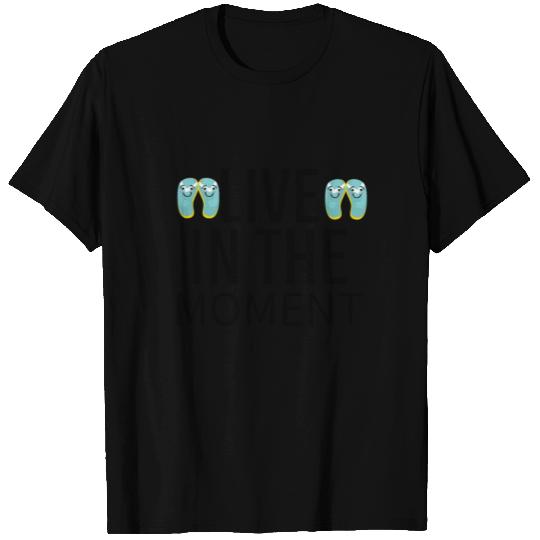 Live in the moment T Shirts