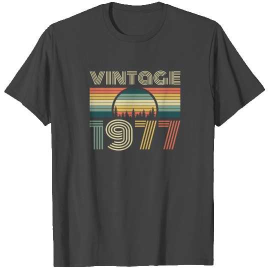 1977 Vintage born in Retro age Birthday gift idea T Shirts