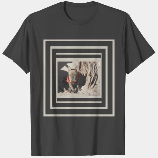 Fotografie of a sweet frenchie waiting sunset T Shirts