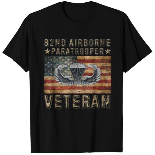 82nd Airborne Paratrooper Veteran Men T Shirts