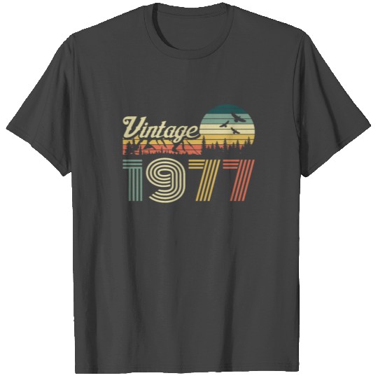1977 Vintage born in Retro age Birthday gift idea T Shirts