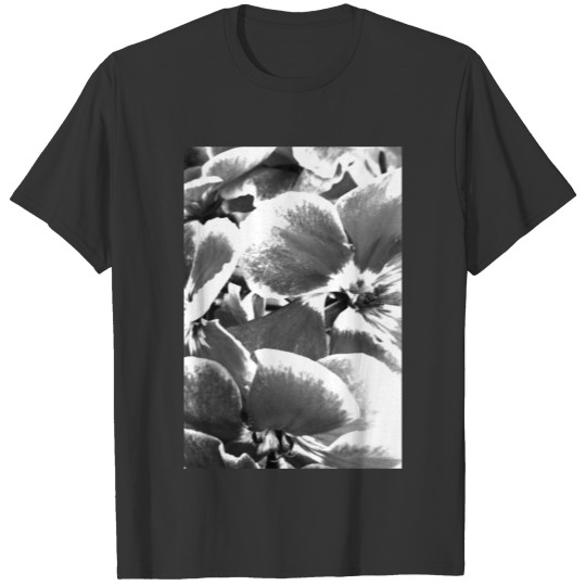 Geranium flower black and white T-shirt