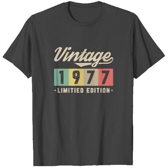 1977 Vintage born in Retro age Birthday gift idea T Shirts