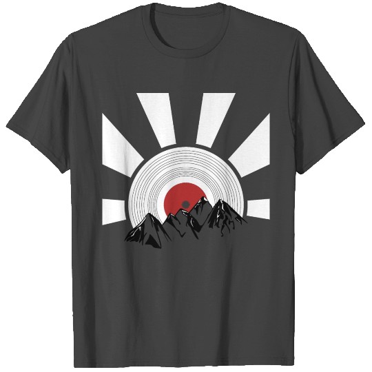 Vinyl sunrise over Mountains. T Shirts