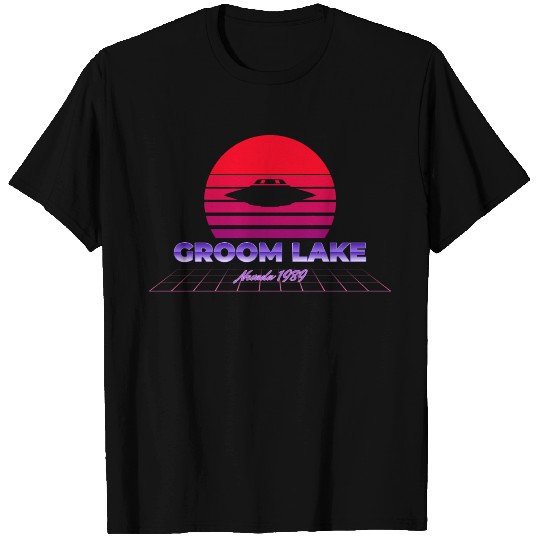 Area 51 Groom Lake 1947 Retro UFO Sunset Violett T Shirts