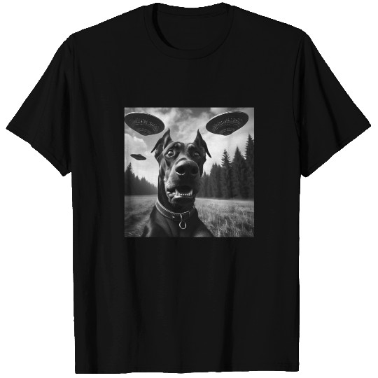 Doberman Pinscher Funny Graphic Selfie with UFO We T Shirts
