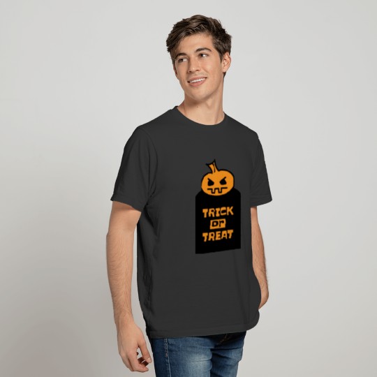 Grumpy halloween trick or treat pumpkin giftidea T-shirt