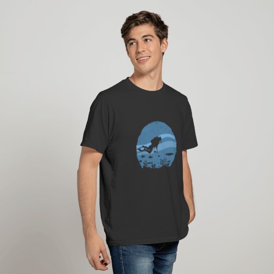 Cool Diver Silhoutte Under Water Diving Retro 70s T-shirt