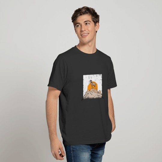 capricorn on mountain gift T-shirt