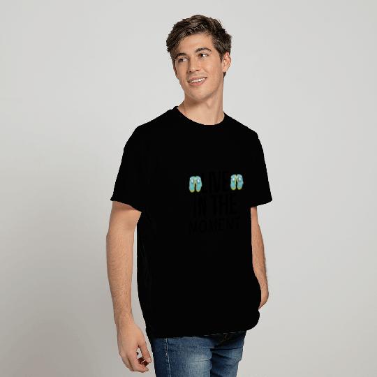 Live in the moment T Shirts