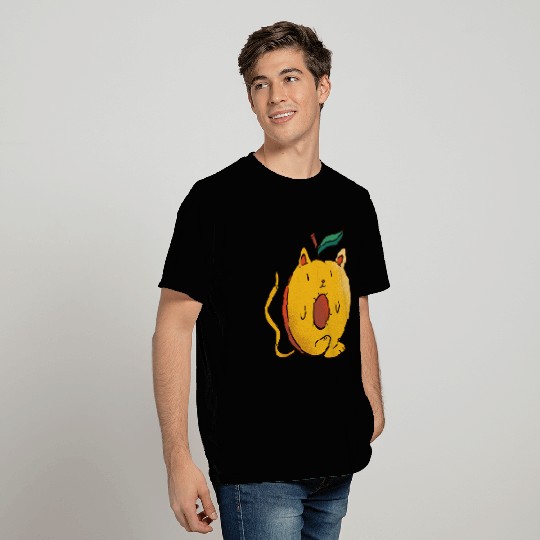 apricot cat T Shirts