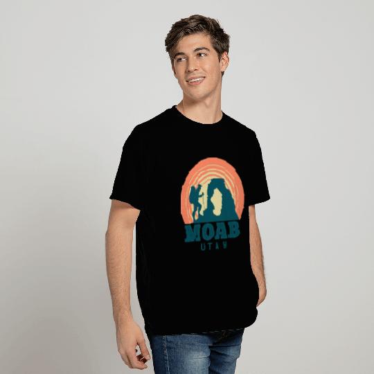 Moab Utah Vintage Retro - Arches National Park T Shirts