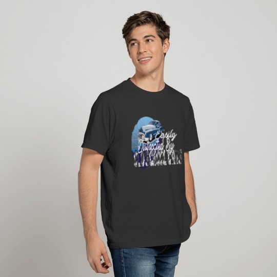 Easily Distracted By Old Scool Cars Vintage design T-shirt