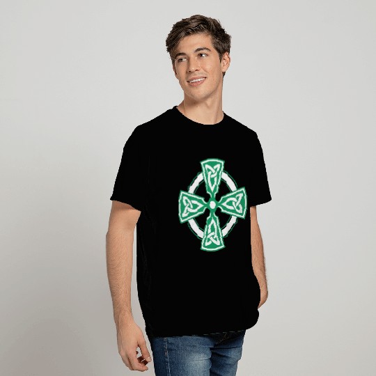 Celtic cross vodicka decorative triquetras green T Shirts