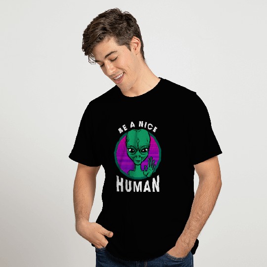 Aliens UFO Peace Sign Be A Nice Human Retro vintages T-Shirts