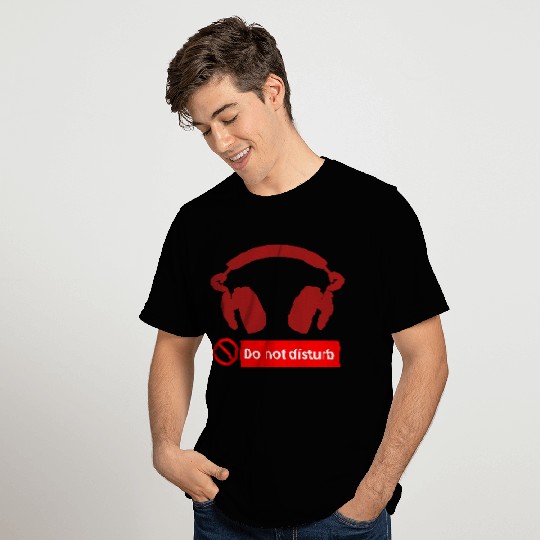do not disturb earphones T Shirts