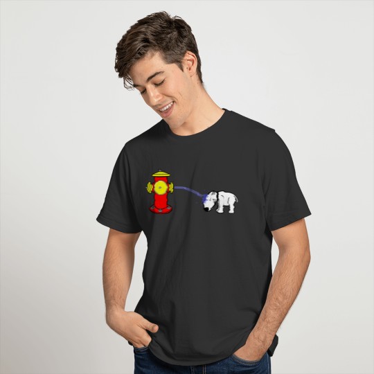 Funny moment of an angry dog, funny shot T-shirt