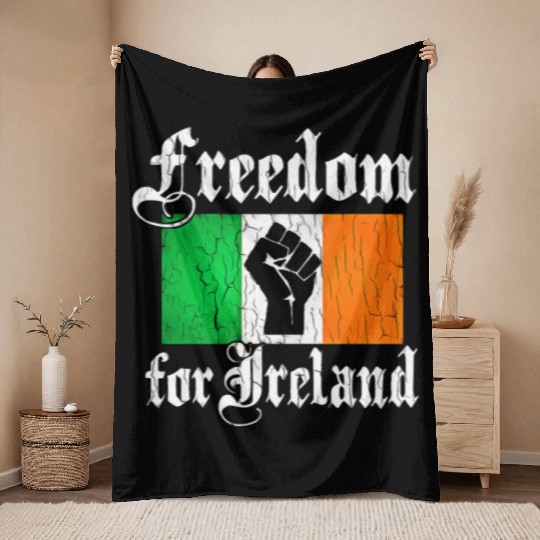 freedom for ireland Throw Blankets