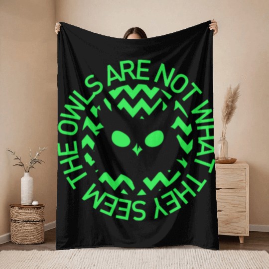 OWLS ARE NOT WHAT THEY SEEM OWLS TWIN PEAKS INSPIR Throw Blankets