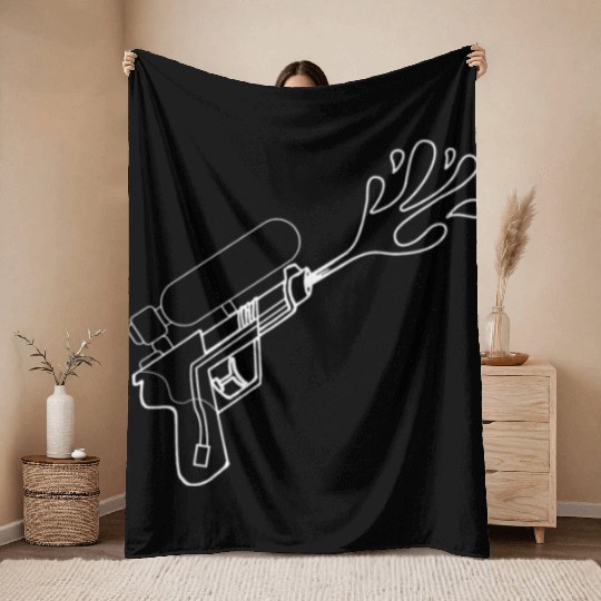 water gun Throw Blankets