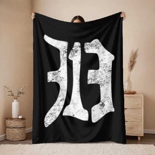 313 Detroit Throw Blankets Vintage Old English D Area Code