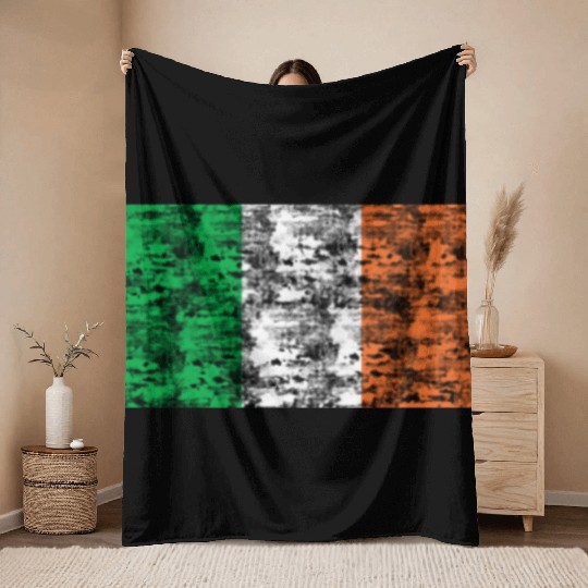 Ireland flag vintage Throw Blankets