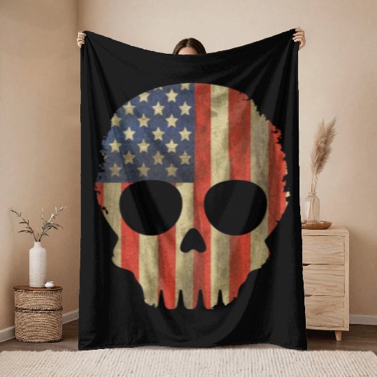 vintage skull flag us Throw Blankets