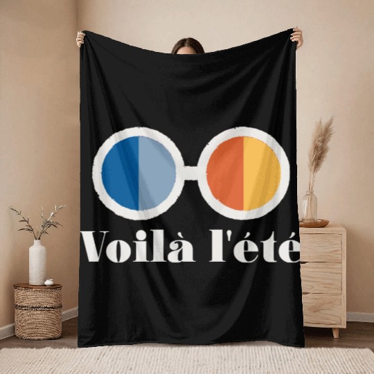 Voila l'ete - Here comes the summer (white) Throw Blankets