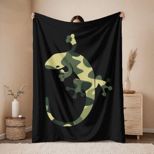 Green camouflage geico Throw Blankets