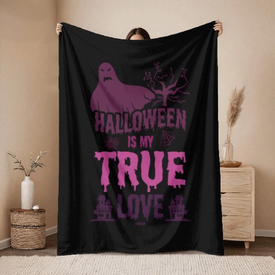 Halloween is my true love Throw Blankets