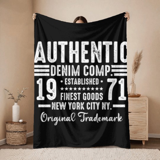 New York City Born In 1971 Vintage Birthday Throw Blankets