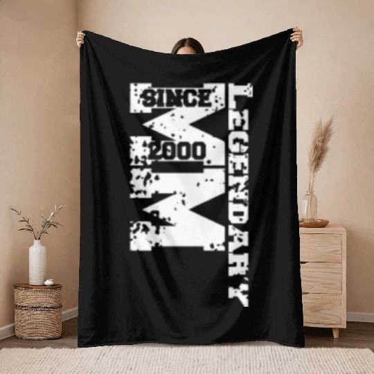 Birthday gift legandary vintage 2000 Throw Blankets