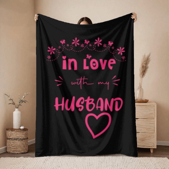 Love with My hasband Cute Valentine day Mom to Be Throw Blankets
