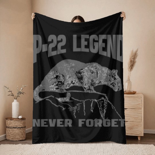 P22 MOUNTAIN LION SILVER LAKE NEVER FORGET Throw Blankets