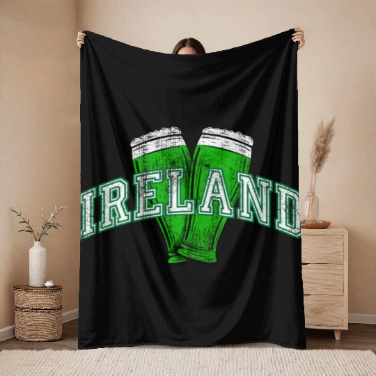 st patricks day - ireland Throw Blankets