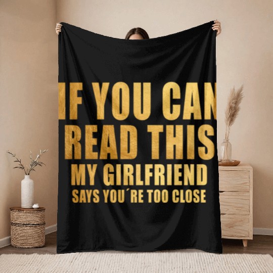 If You Can Read This My Girlfriend Say Too Close Throw Blankets