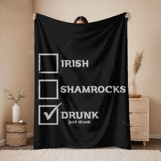 IRISH SHAMROCKS DRUNK Throw Blankets