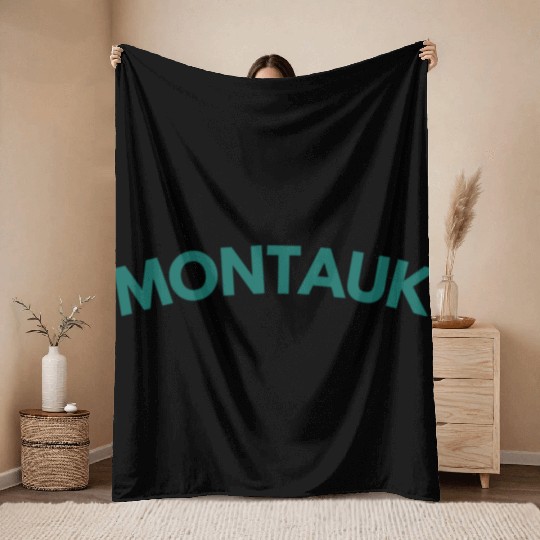 Montauk New York Vintage College Style (Green) Throw Blankets