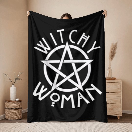 WITCHY WOMAN WITH STAR AND CIRCLE green Throw Blankets