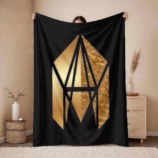 golden retriever love Throw Blankets